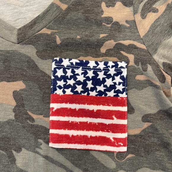 Camo/American flag tee shirt - Picture 2 of 3